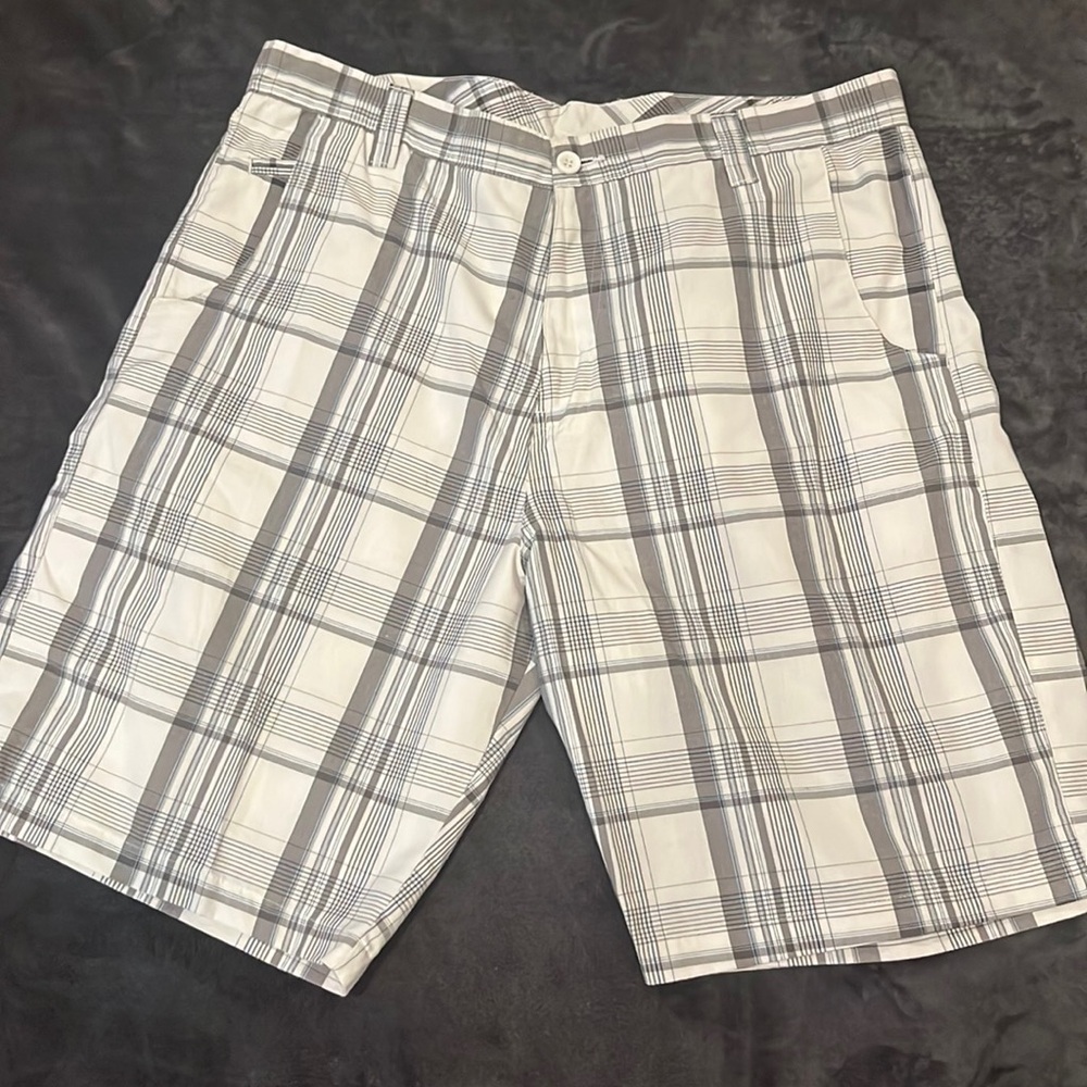 Burnside Mens size 38 Plaid Shorts